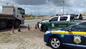 PRF/AL realiza ação integrada com Ibama para fiscalizar caminhões em trechos da BR-101
