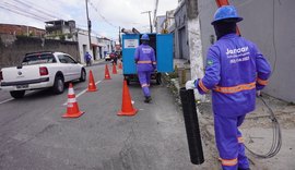 Após incêndios em postes, fios obsoletos são retirados na Rua Melo Morais