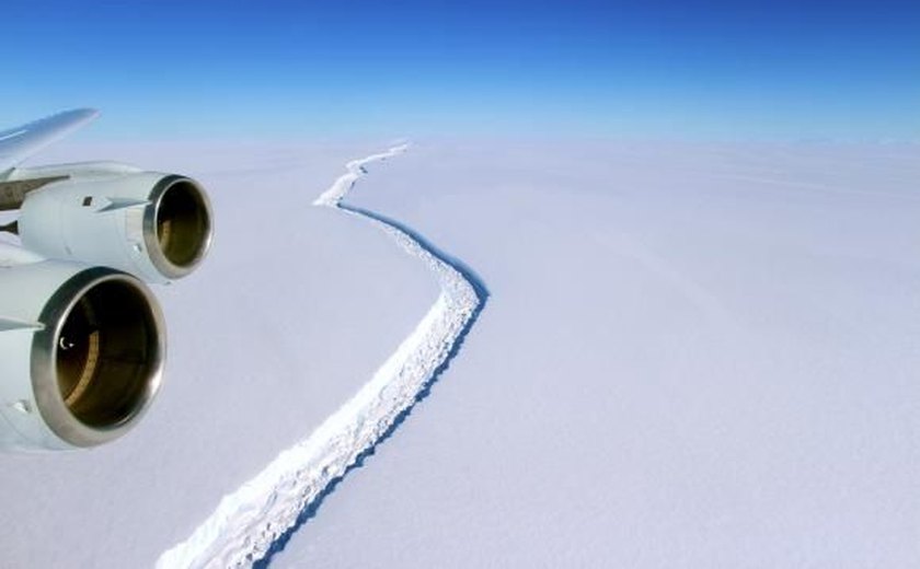 Iceberg de 5,8 mil quilômetros quadrados se desprende da Antártida