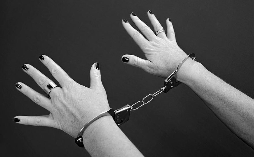 Polícia Civil prende mulher acusada de praticar roubos com violência