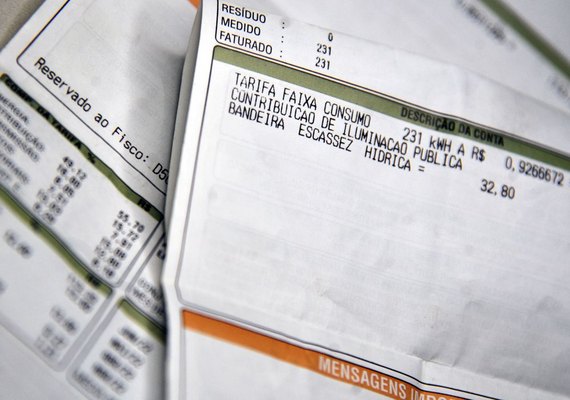 Bandeira vermelha e aumento na conta de luz: veja os estados que mais estão buscando por placas solares