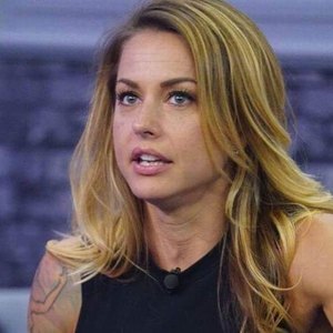 Ex-Big Brother é presa por destruir o carro da namorada do ex-marido