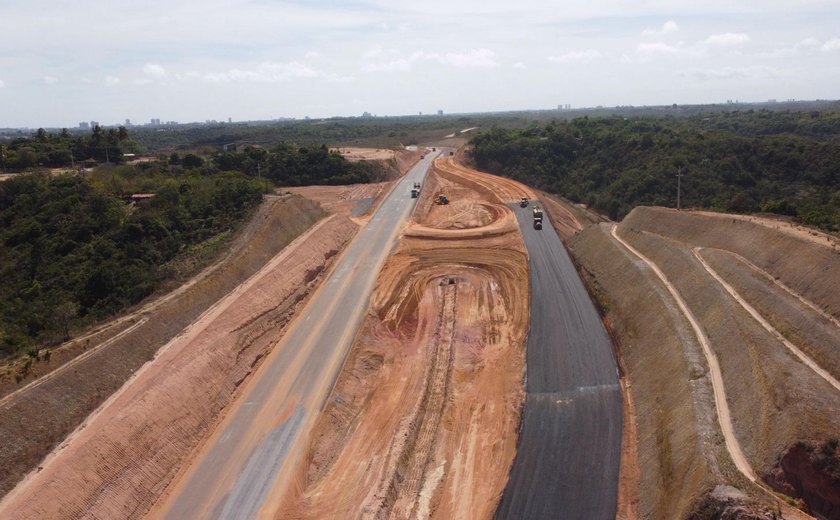 Primeiro trecho da AL-102 Norte recebe serviços de pavimentação asfáltica