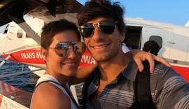 Deborah Secco e Hugo Moura desembarcam nas Ilhas Maldivas