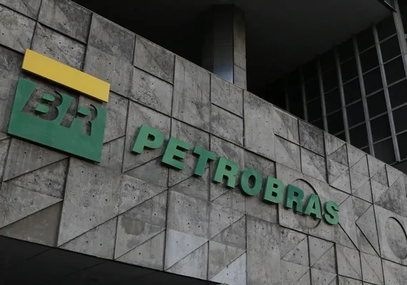 Petrobras pagará dividendos a acionistas em duas parcelas