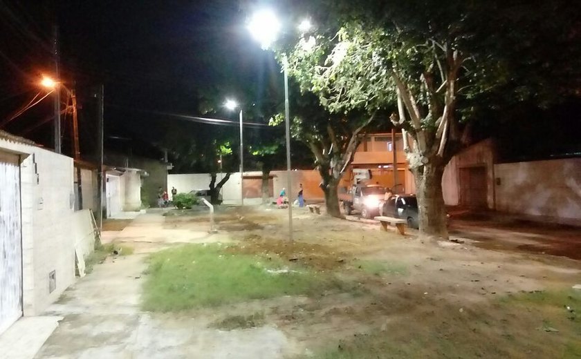 Prefeitura executa serviços de iluminação em diversos bairros