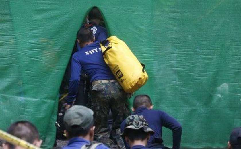 Quatro meninos são resgatados de caverna inundada na Tailândia