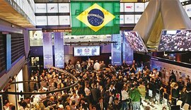 Bovespa sobe 0,64% em abril e fecha acima de 65 mil pontos