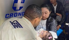 Bebê alagoana com tumor é transferida para fazer cirurgia em hospital de São Paulo