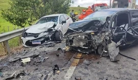 Colisão frontal entre carros deixa quatro feridos em Maribondo