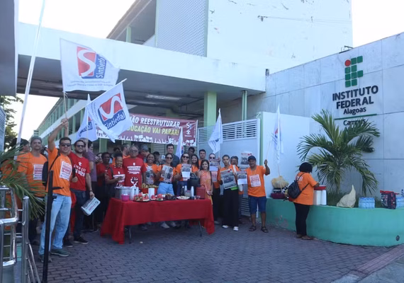 Professores e técnicos do Ifal entram em greve por tempo indeterminado