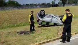 Capotamento deixa mulher ferida próximo ao Aeroporto Zum dos Palmares