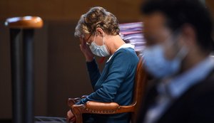 Anestesista que fez cesariana sob efeito de álcool é julgada por homicídio na França