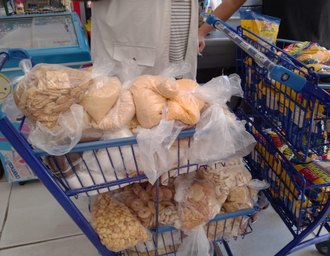 Vigilância Sanitária apreende 300 kg de produtos impróprios para consumo