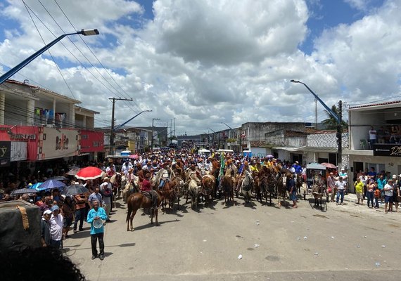 Missa do Vaqueiro em Maribondo reúne fé e famílias com procissão a cavalo