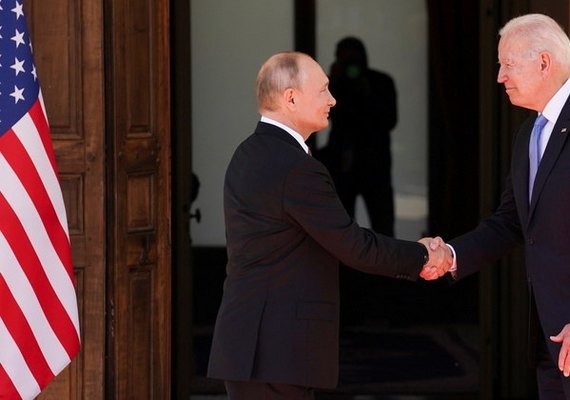 Rússia rejeita condições de Biden para conversar com Putin sobre guerra na Ucrânia