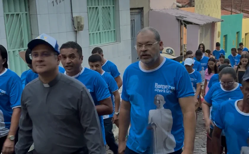 Romaria de Nossa Senhora das Candeias reúne mais de 600 fiéis de Feira Grande em Juazeiro do Norte