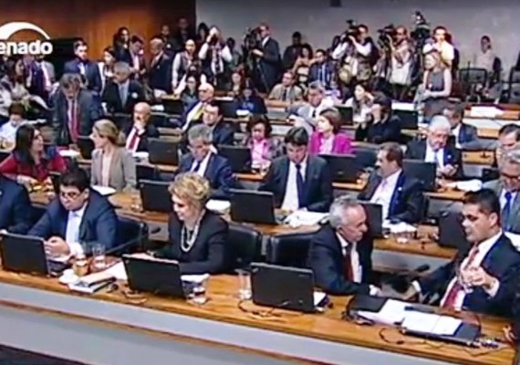 CCJ aprova diretas se Presidência vagar até 1 ano antes do fim do mandato