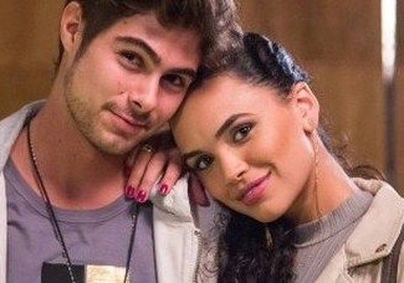 'Rock Story': Stefany volta elegante de viagem à Europa com Léo Régis