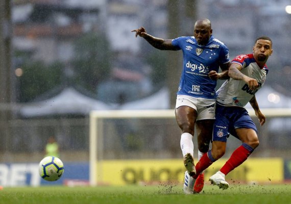 Com um a menos, Bahia segura empate com Cruzeiro na Fonte Nova