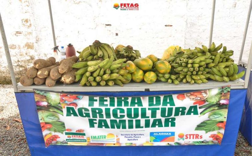 Produtos orgânicos são vendidos em feira da agricultura familiar em Maceió