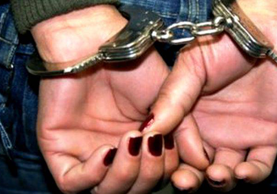 Polícia prende mulher acusada de matar adolescente em 2004