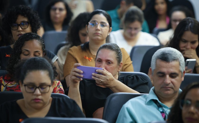 Seduc discute combate à violência contra crianças e adolescentes com formação na rede estadual