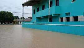 Ruas voltam a virar 'lagoa' em Fernão Velho