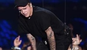 Bieber defende mulher e bate em homem que tentava enforcá-la