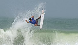 Praia do Trapiche da Barra tem dia de boas ondas dando sequência a baterias masculinas no Vivo Dream Tour Maceió