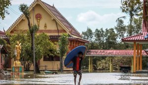 Tempestade causa inundações e cortes de energia na Tailândia