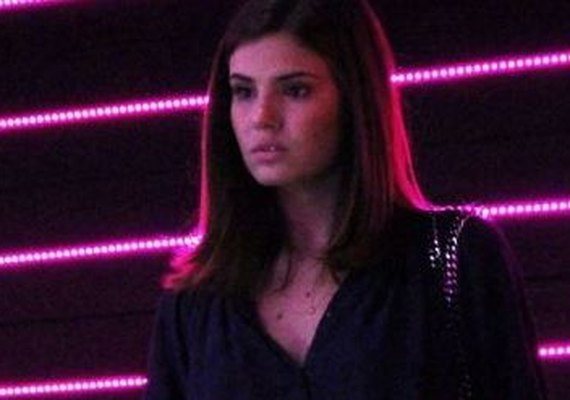 'Pega Pega': Luiza aceita trabalhar como gerente em boate e ganha look mulherão