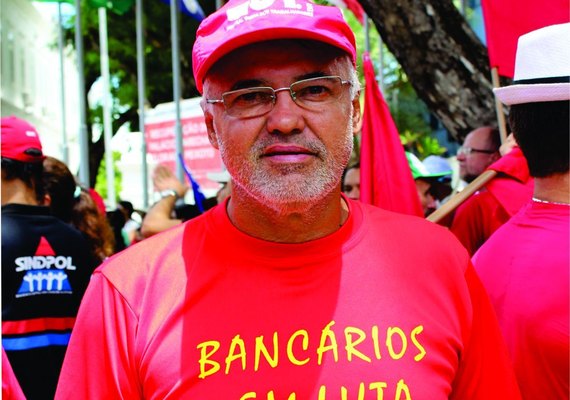 “Decreto sobre bancos vai de  encontro à CLT”