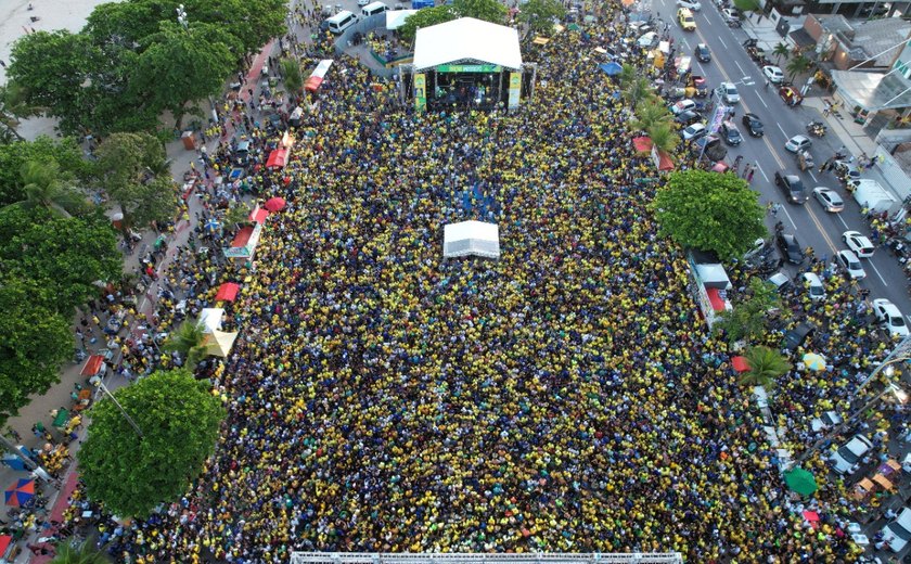 Veja vídeo: torcedores se reúnem na Praça Multieventos para acompanhar estreia do Brasil na Copa do Catar