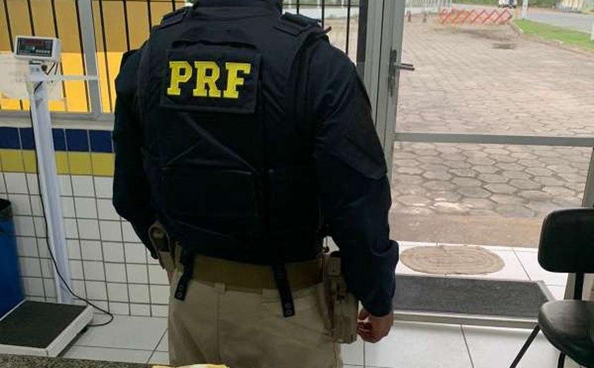 Homem é preso por lavagem de dinheiro e polícia apreende R$ 100 mil em espécie