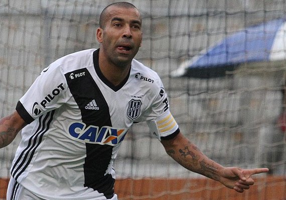 Com dois gols de Emerson Sheik, Ponte vence o Botafogo