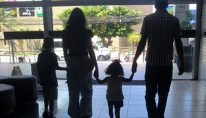 Primeira Família Acolhedora de Maceió recebe casal de irmãos