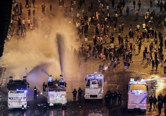 Vandalismo e tumulto ofuscam festa do bicampeonato na França