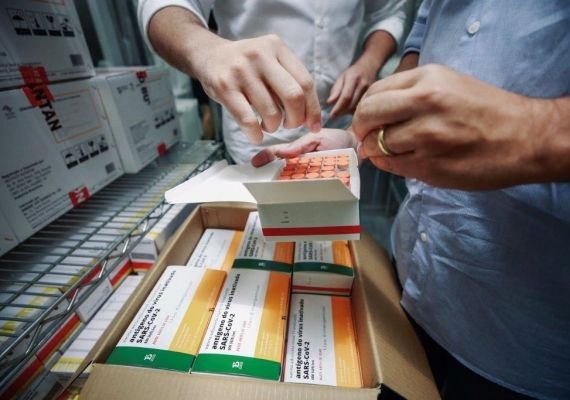 Governo inicia distribuição de 16.500 doses para vacinar idosos e trabalhadores da saúde