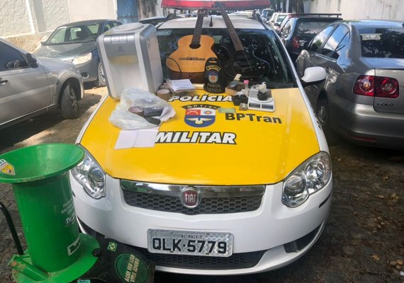 BPTran detém suspeitos de furto com drogas, instrumentos musicais e gelágua