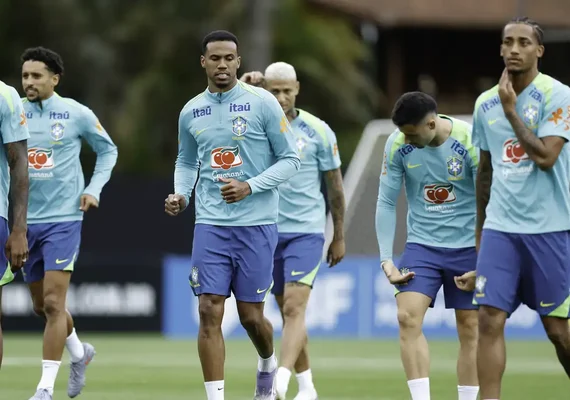 Carlo Ancelotti comanda primeira atividade com todos os convocados