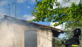 Incêndio deixa cômodos de casa destruídos na zona rural de Limoeiro de Anadia