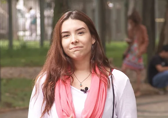 Aluna da USP gastou dinheiro da formatura com jantares caros e carro de luxo