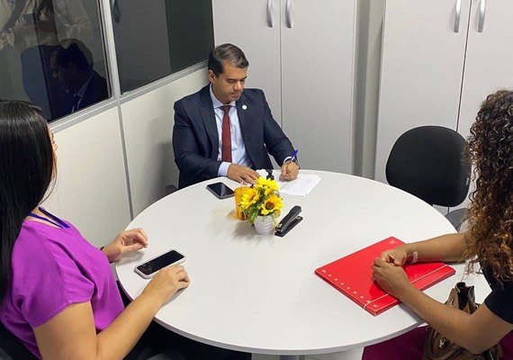 Pessoas transgênero podem procurar Casa de Direitos para mudar nome