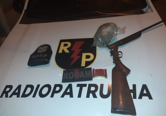 Radiopatrulha apreende drogas, arma e prende acusados de homicídio e roubo