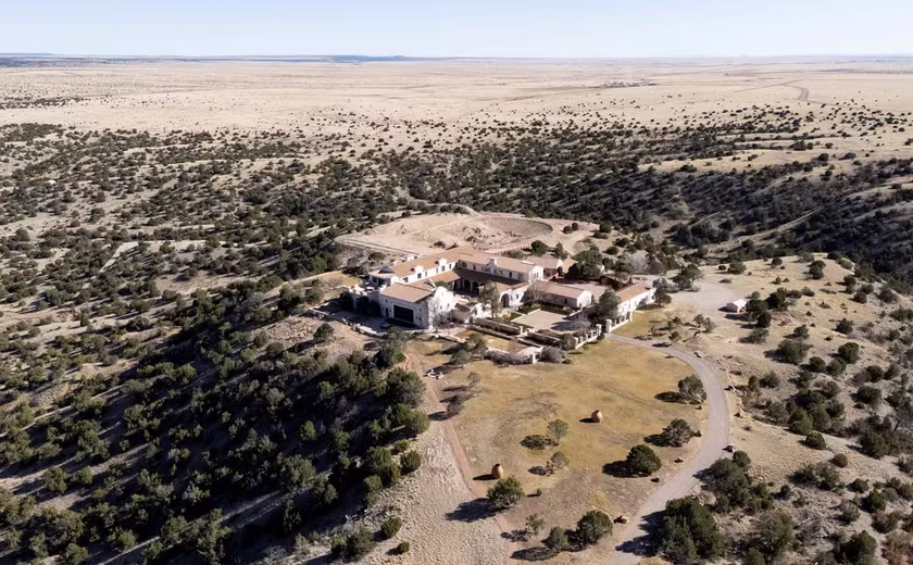 Polícia de Novo México começa buscas em rancho que pertenceu a Jeffrey Epstein
