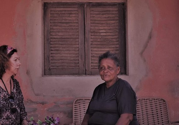 Ex-secretária de Cultura de Maragogi lança livro sobre a lapinha da Mestra Dudé