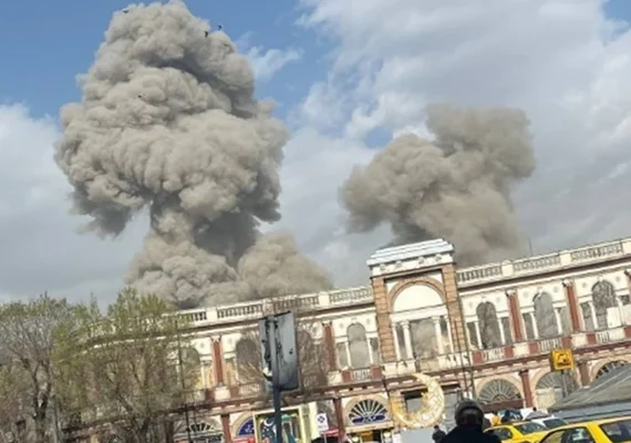 EUA e Israel atacam o Irã após semanas de tensão