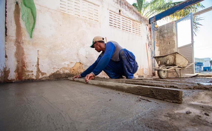 Obras da praça de alimentação provisória do Mercado de Jaraguá avançam