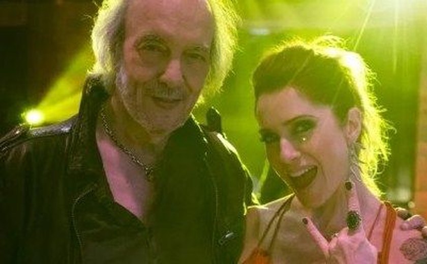 Padrinho de Lenita e Ralf, cantor Erasmo Carlos faz show em 'Sol Nascente'